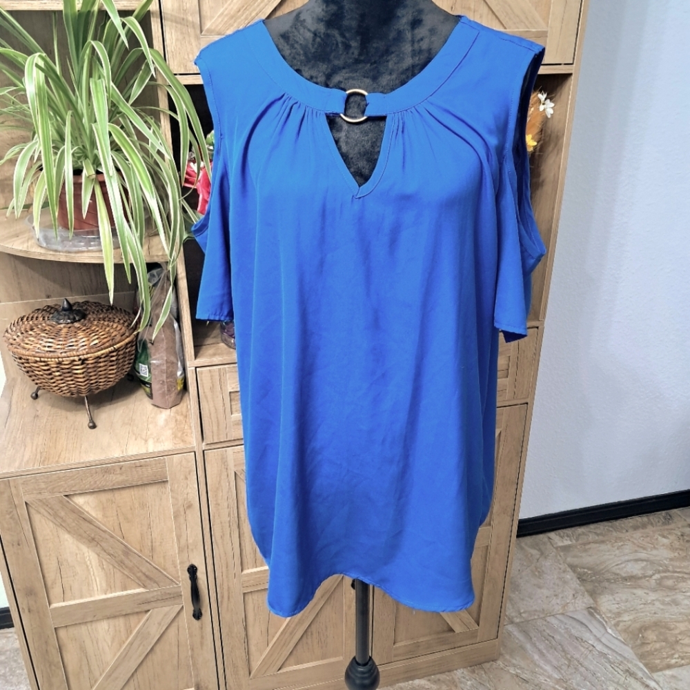 MPH Tunic Colbolt Blue Cutout Cold Shoulder Short Sleeve Lightweight Relaxed Fit
